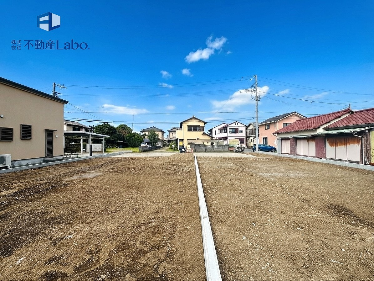 ハートフルタウン　沼津市大諏訪459番　全2棟　の前面道路含む現地写真|浴室乾燥機、1階掃出し窓シャッター付き♪