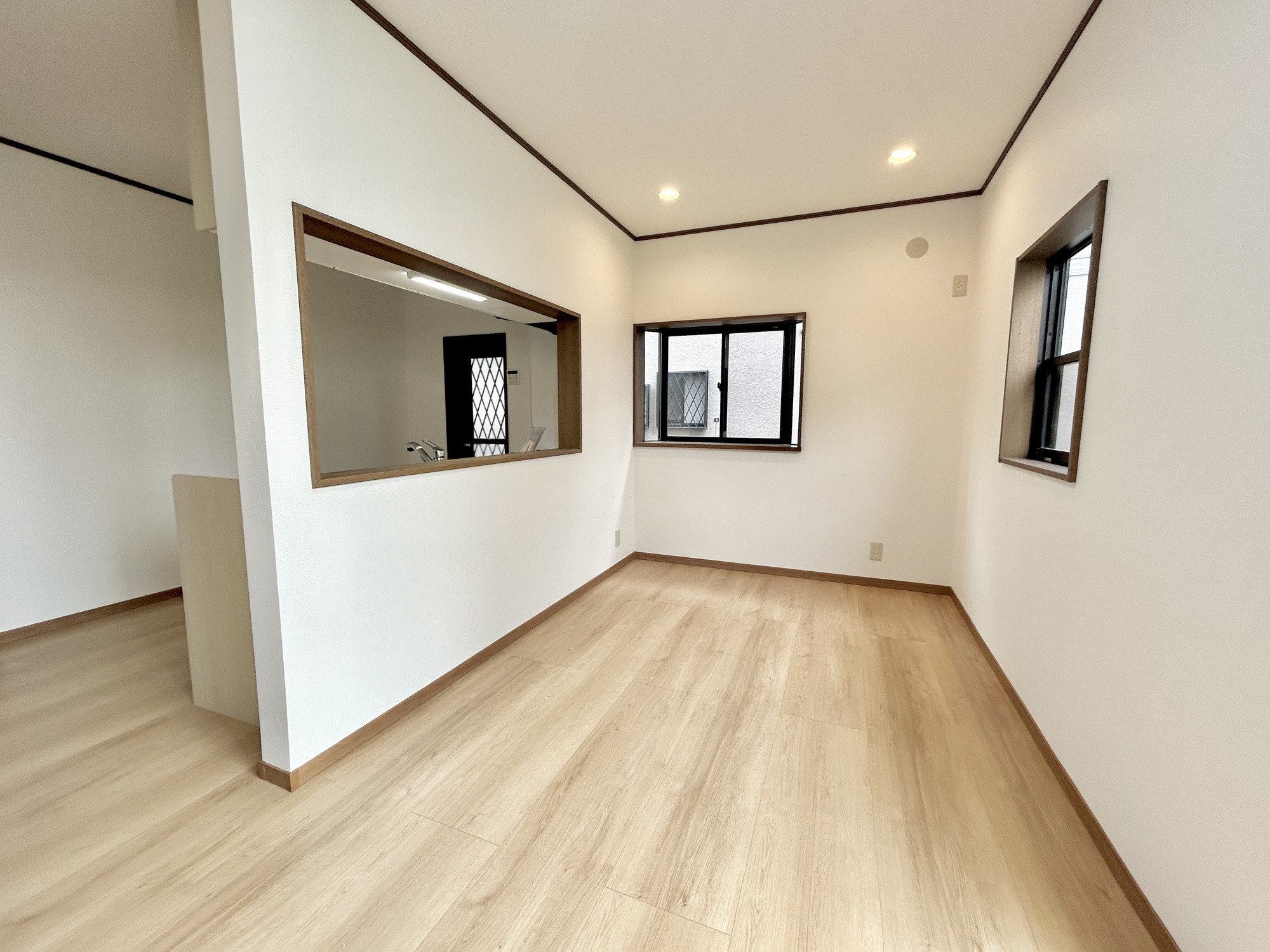 伊勢崎市連取町　中古物件の居間・リビング|ここにはみんなが集い、食事と楽しい会話が始まる。話に夢中になりすぎて、ついつい時を忘れてしまう。そんな束の間の幸せを感じさせてくれる場所。