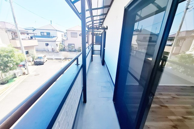 堺市東区野尻町のバルコニー|バルコニー：洋室1・3から出入り可能な2Wayバルコニーです。