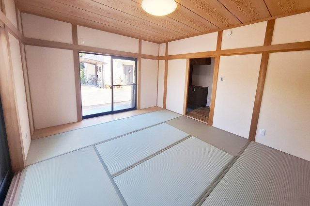 堺市東区野尻町の和室|和室：約8帖の広々としたお部屋は客間やリラックススペースなど様々な用途で活用できます。