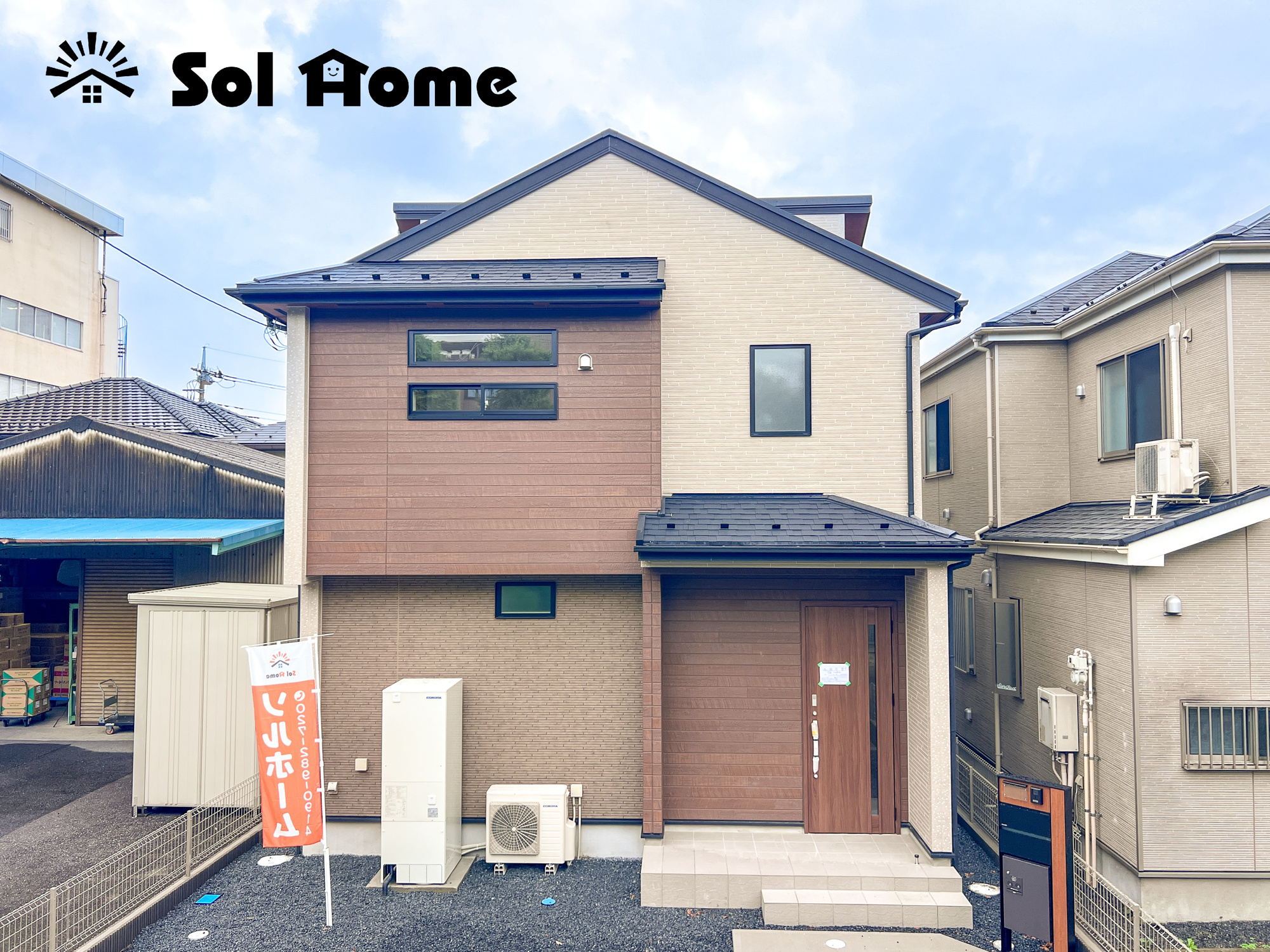 宇都宮市西川田町　新築住宅全１棟の外観：施工例|【同社施工例】外壁が周囲の街並みと青空に生えるお洒落な仕上がり！周囲には高い建物のないエリア。青い空が大きく感じますね。