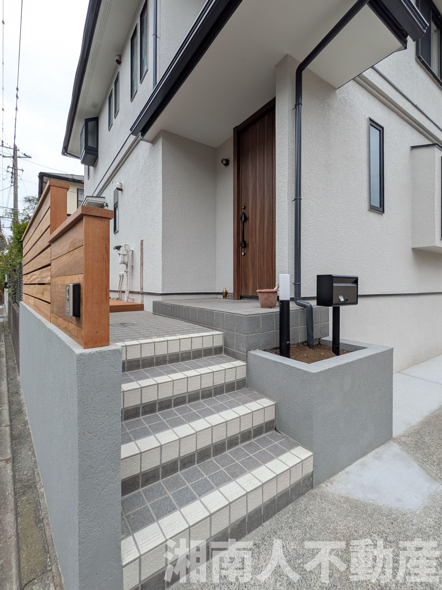 藤沢市辻堂東海岸１丁目戸建の玄関|きれいな玄関です