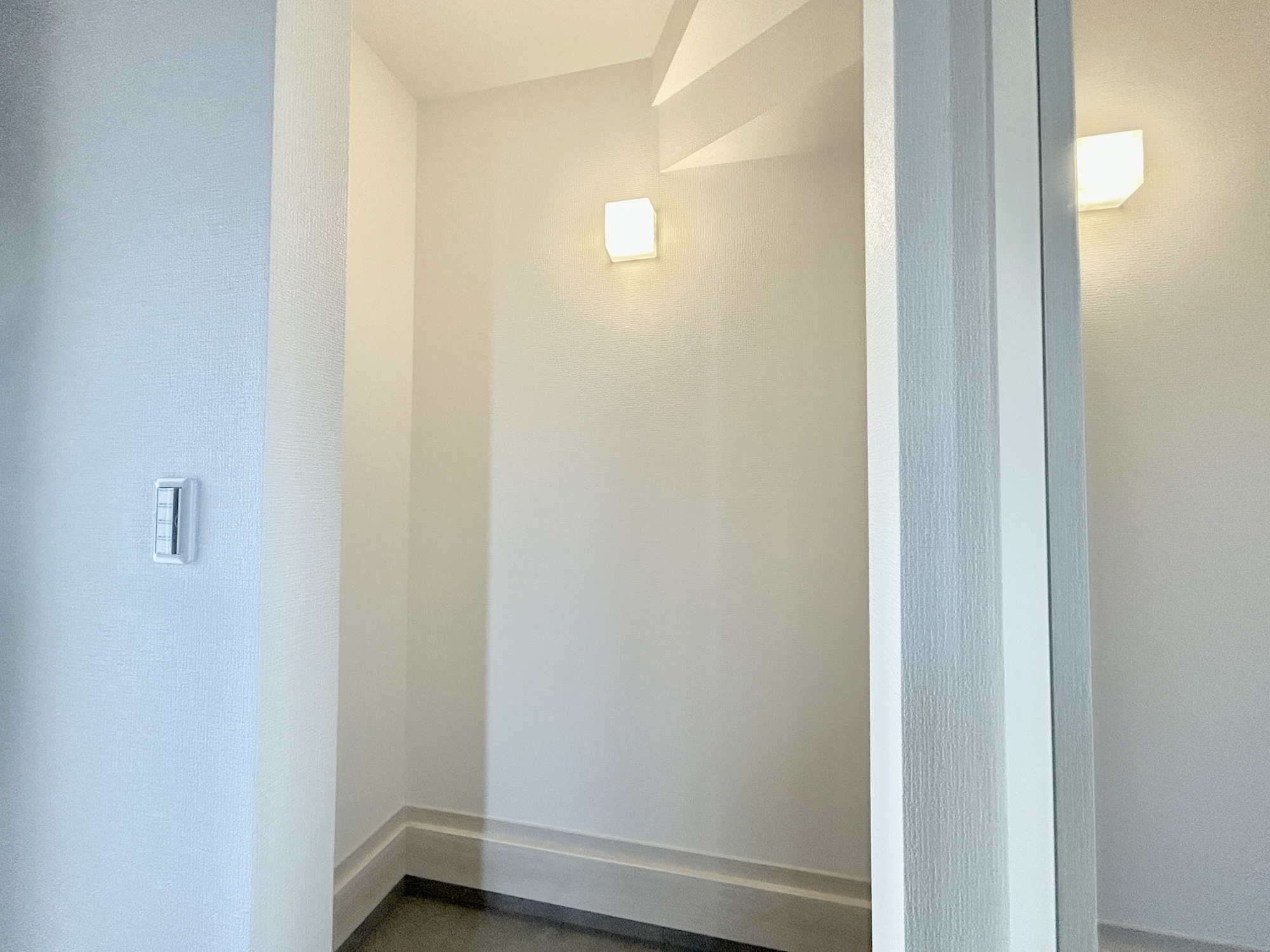 玉村町福島2期　新築住宅全4棟の収納|SICがあるので、ベビーカーなど収納でき、いつも玄関がスッキリして気持ちいいですね！