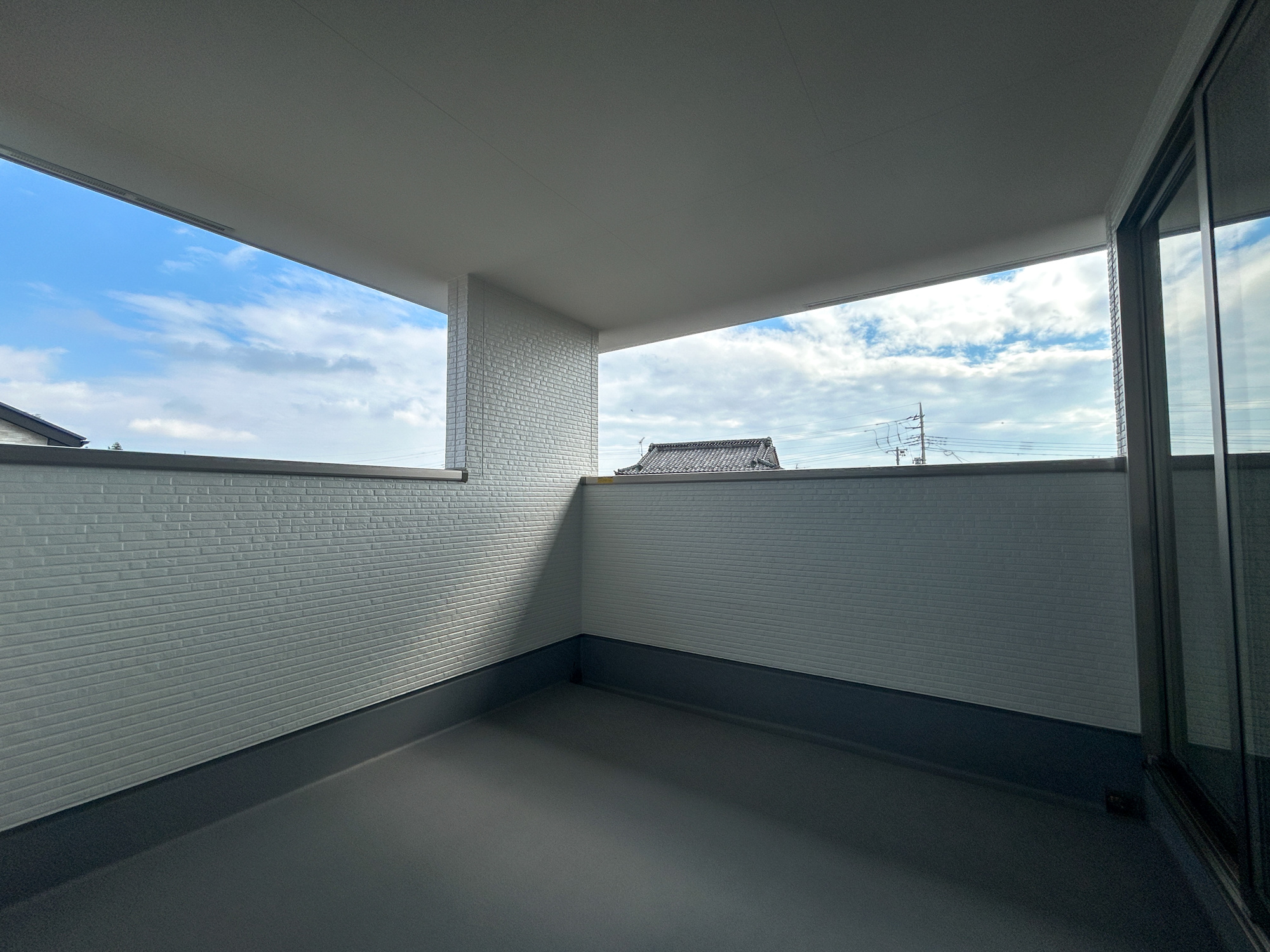 玉村町福島2期　新築住宅全4棟のバルコニー|インナーバルコニーなので急な雨でも安心♪広々としたバルコニーで日々の洗濯物はもちろん、布団などの大物もたくさん干していただけます♪