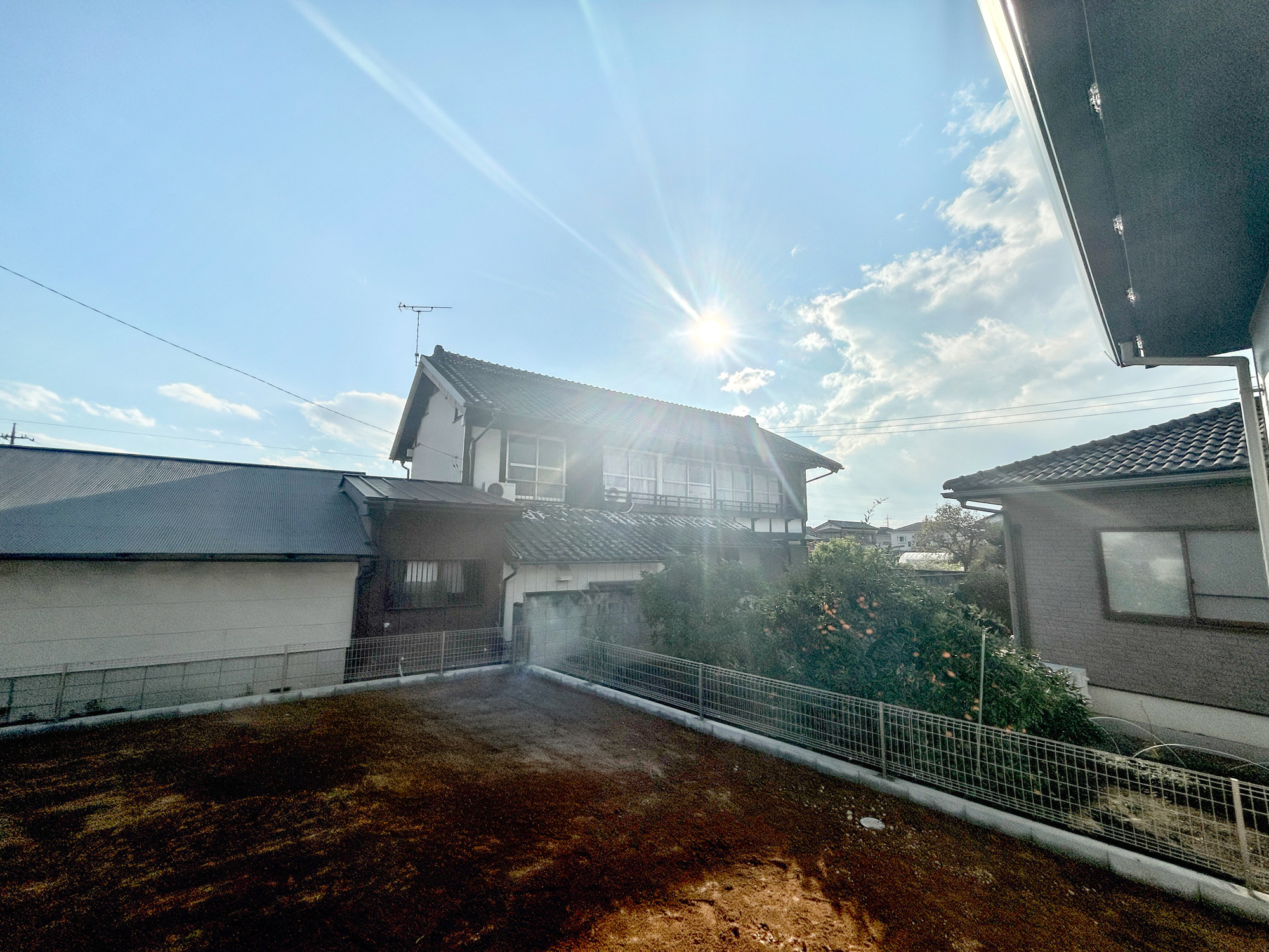伊勢崎市境1期　新築住宅全1棟の展望|閑静な住宅地で子育て家族にピッタリ。毎日のお散歩も快適な緑に恵まれたエリアで、自然に包まれた穏やかな暮らしを実現するための、ゆとりある住環境が整っています。緑の潤いを感じながらホッと生活できそう。