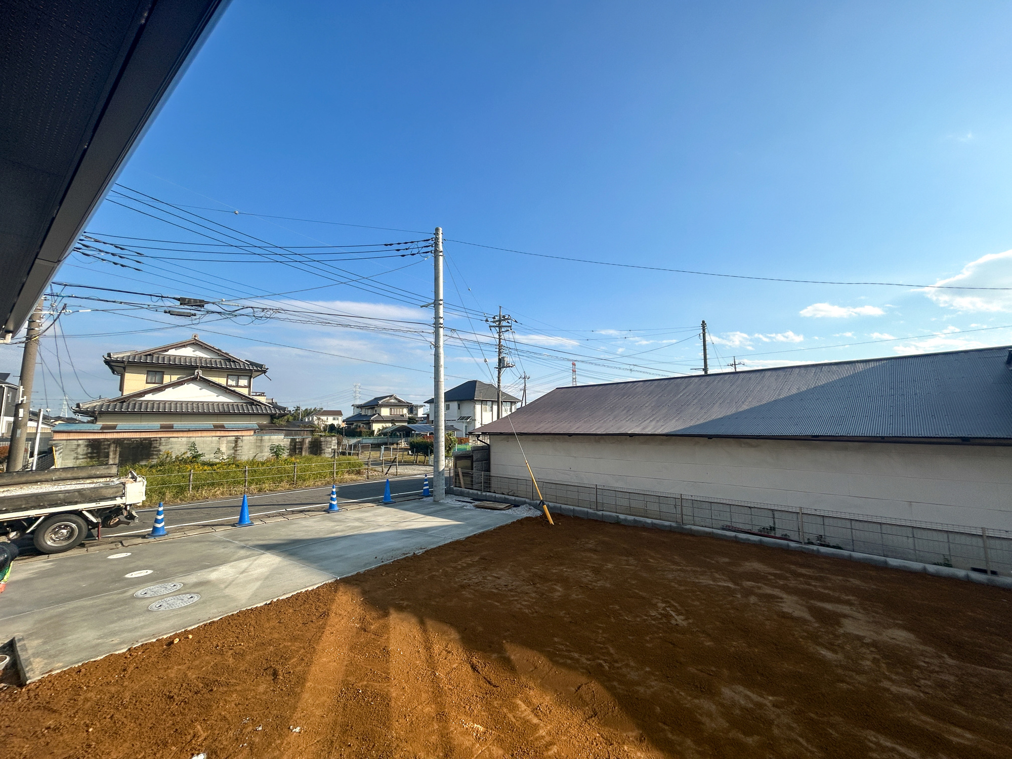 伊勢崎市境1期　新築住宅全1棟の展望|低層の一戸建てを中心とした街並みが整然と続き、周辺は高い建物が建っていないので、採光や開放性に恵まれ、空が広く緑の多い閑静な趣を感じる環境です。