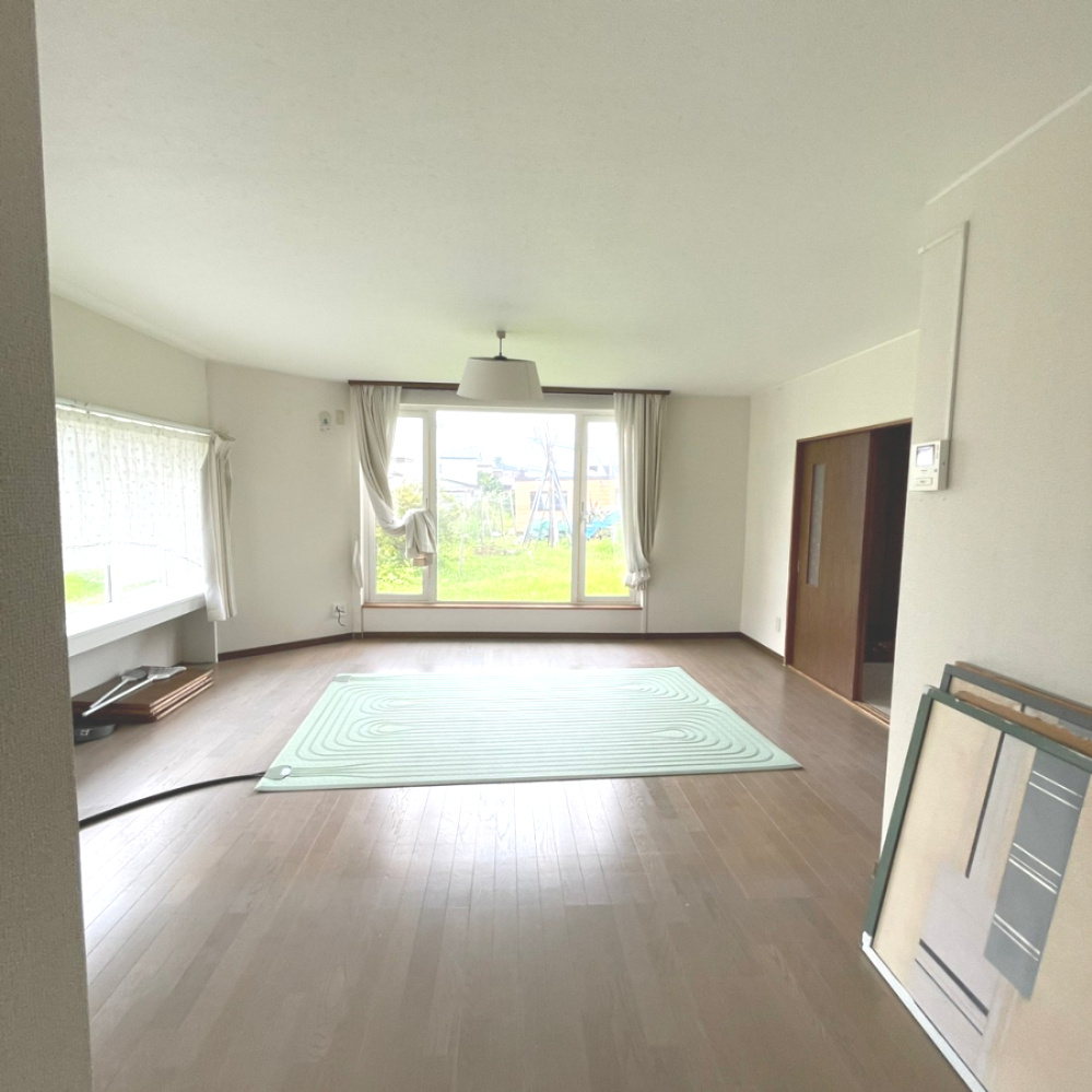 登別市千歳町3丁目8-7　中古住宅の居間・リビング