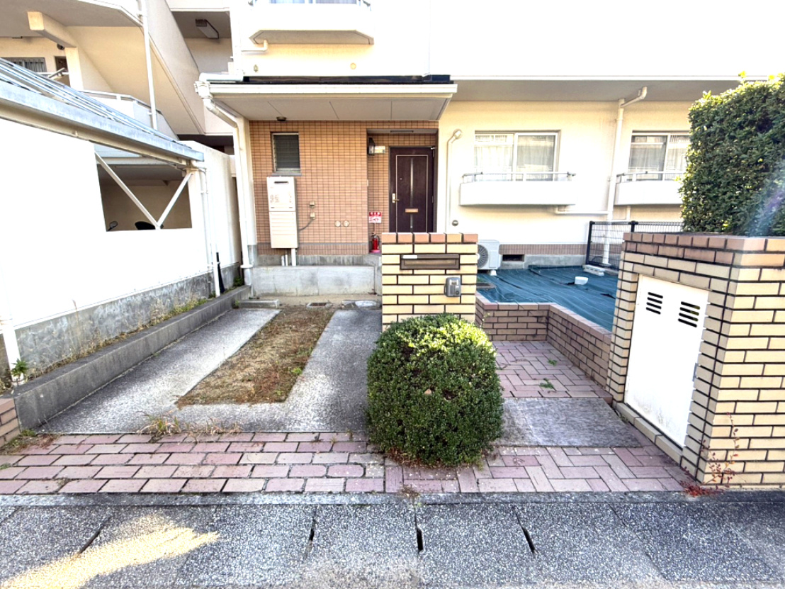 コンフォール学園緑が丘第1　六号棟の駐車場|敷地内駐車場です。