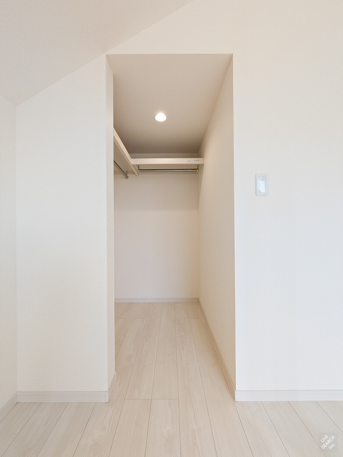 豊中市上野西３丁目 戸建ての収納|洋室②ウォークインクローゼット