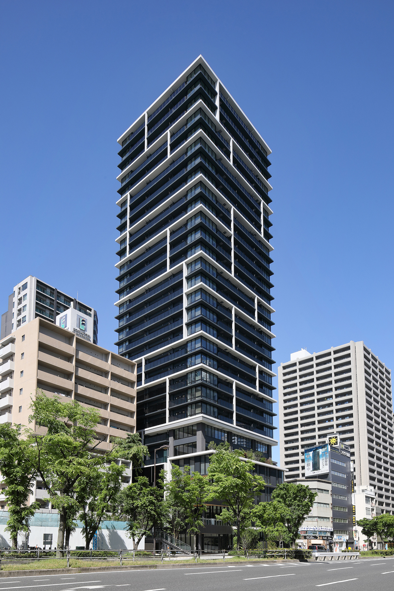 メトライズタワー大阪上本町の外観|2024/4撮影