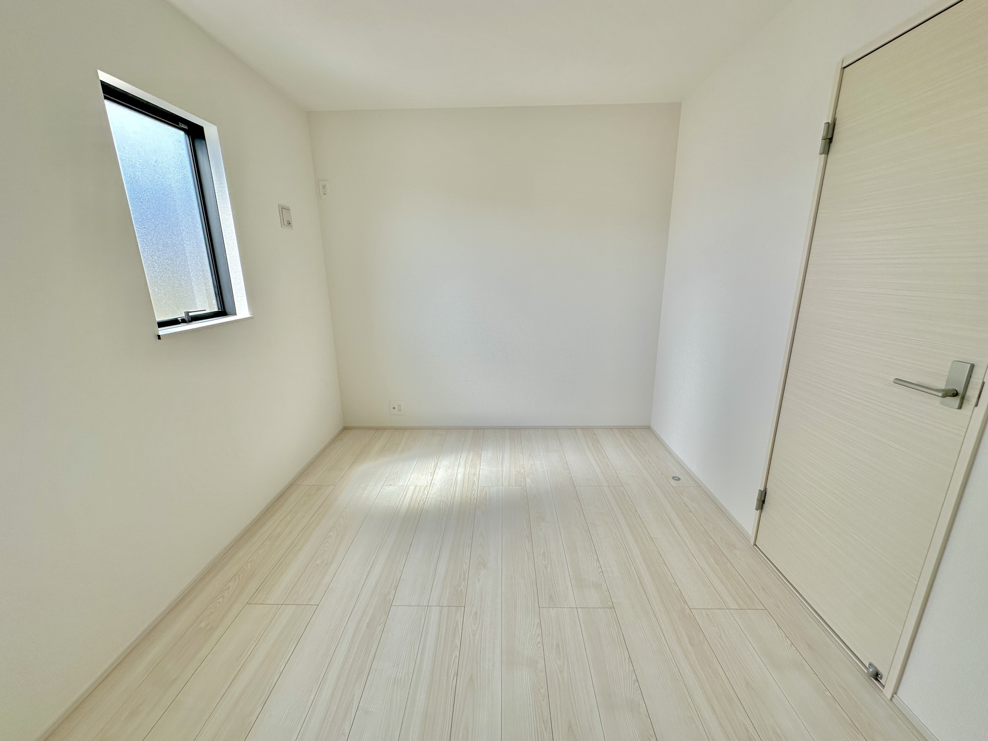 高崎市上小鳥町01期　新築住宅全1棟の洋室|同社施工例