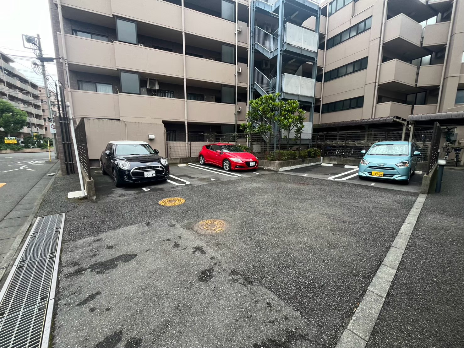 コスモ川口アーバンフォルム参番館の駐車場