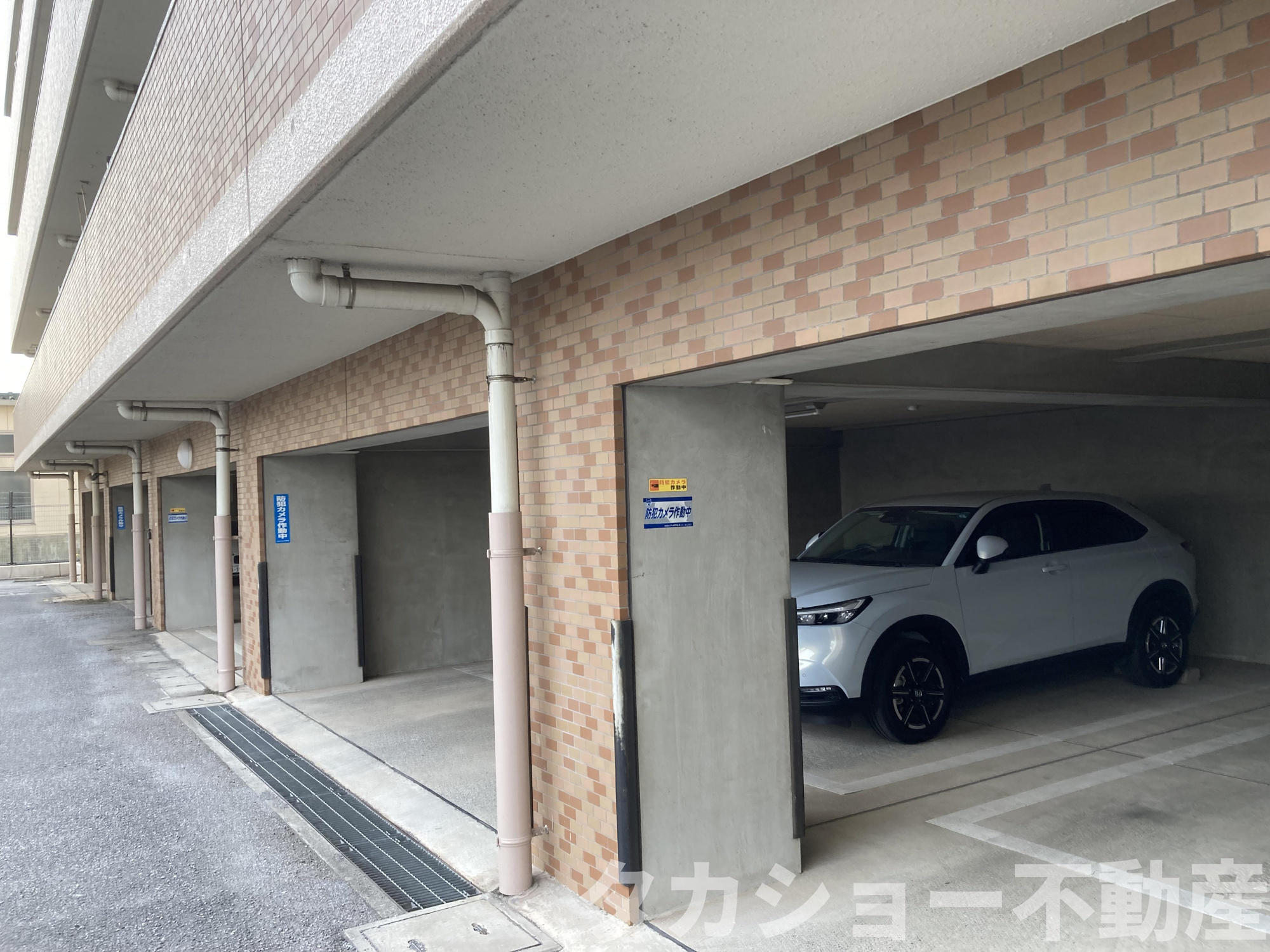ライオンズマンション千葉浜野町の駐車場