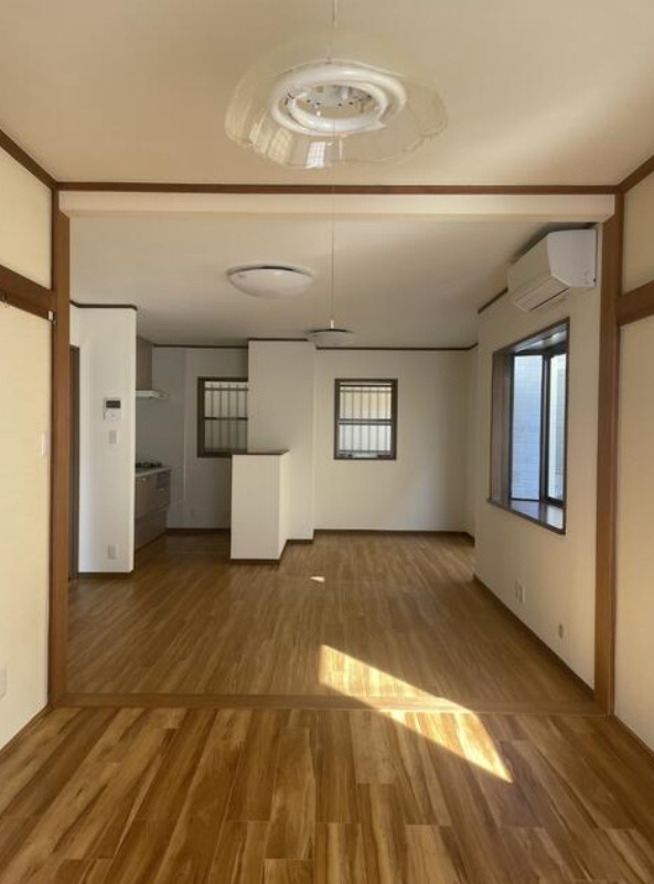 横浜市磯子区久木町 中古戸建て【仲介手数料無料】の居間・リビング