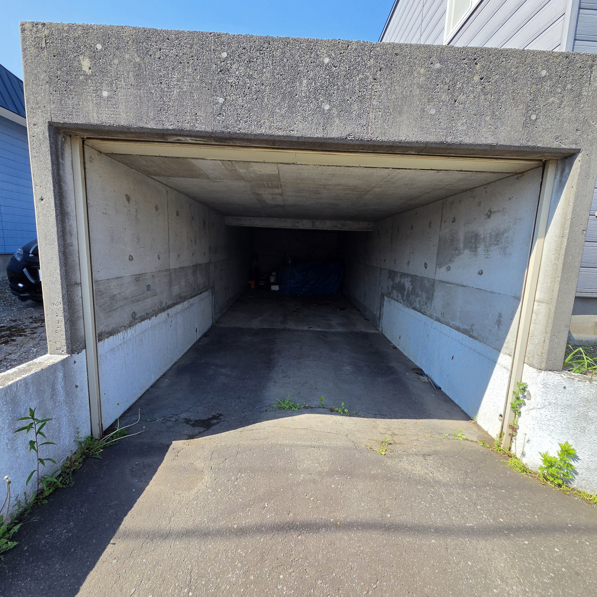 登別市新生町4丁目42-11　中古住宅の駐車場