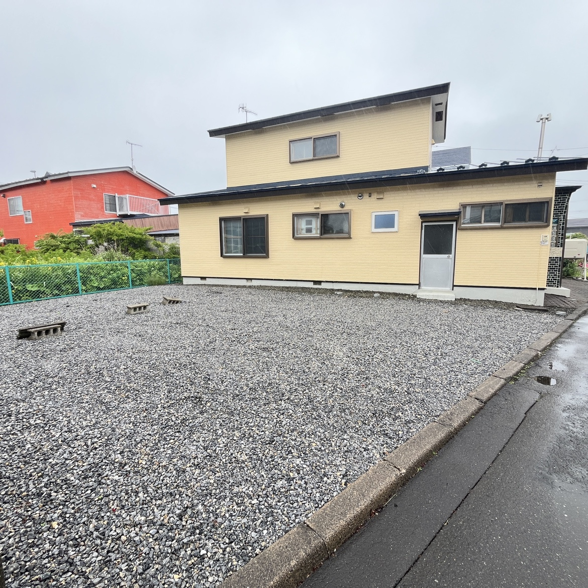 登別市柏木町3丁目3-4　中古住宅の駐車場
