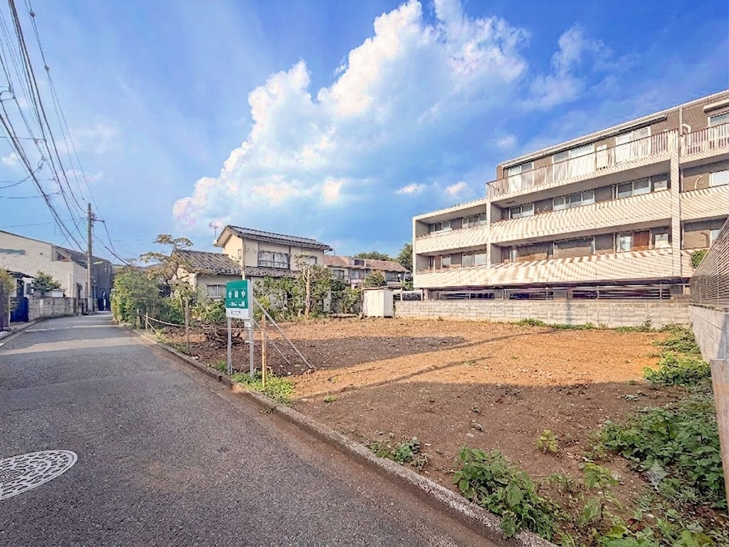 宅地分譲［世田谷区祖師谷３丁目］の前面道路含む現地写真|販売現地写真・前面道路　※ＣＧで駐車車両を撤去しております