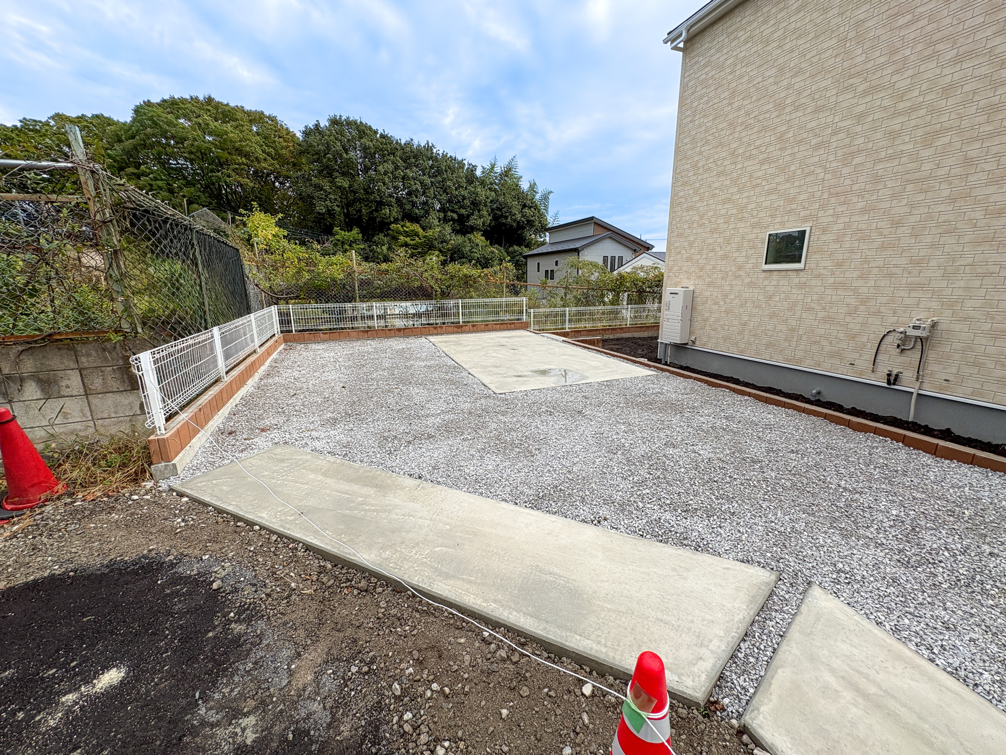 第17渋川金井　新築住宅全5棟の駐車場|車庫土間施工済み、駐車2台可能です(^^♪