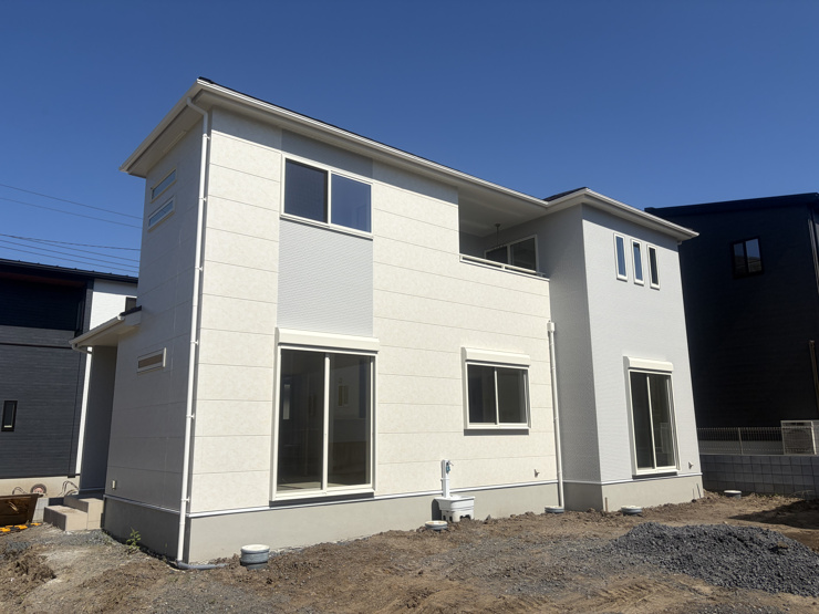 【太田町　11号棟　建物外観※10/3撮影　外構工事前】