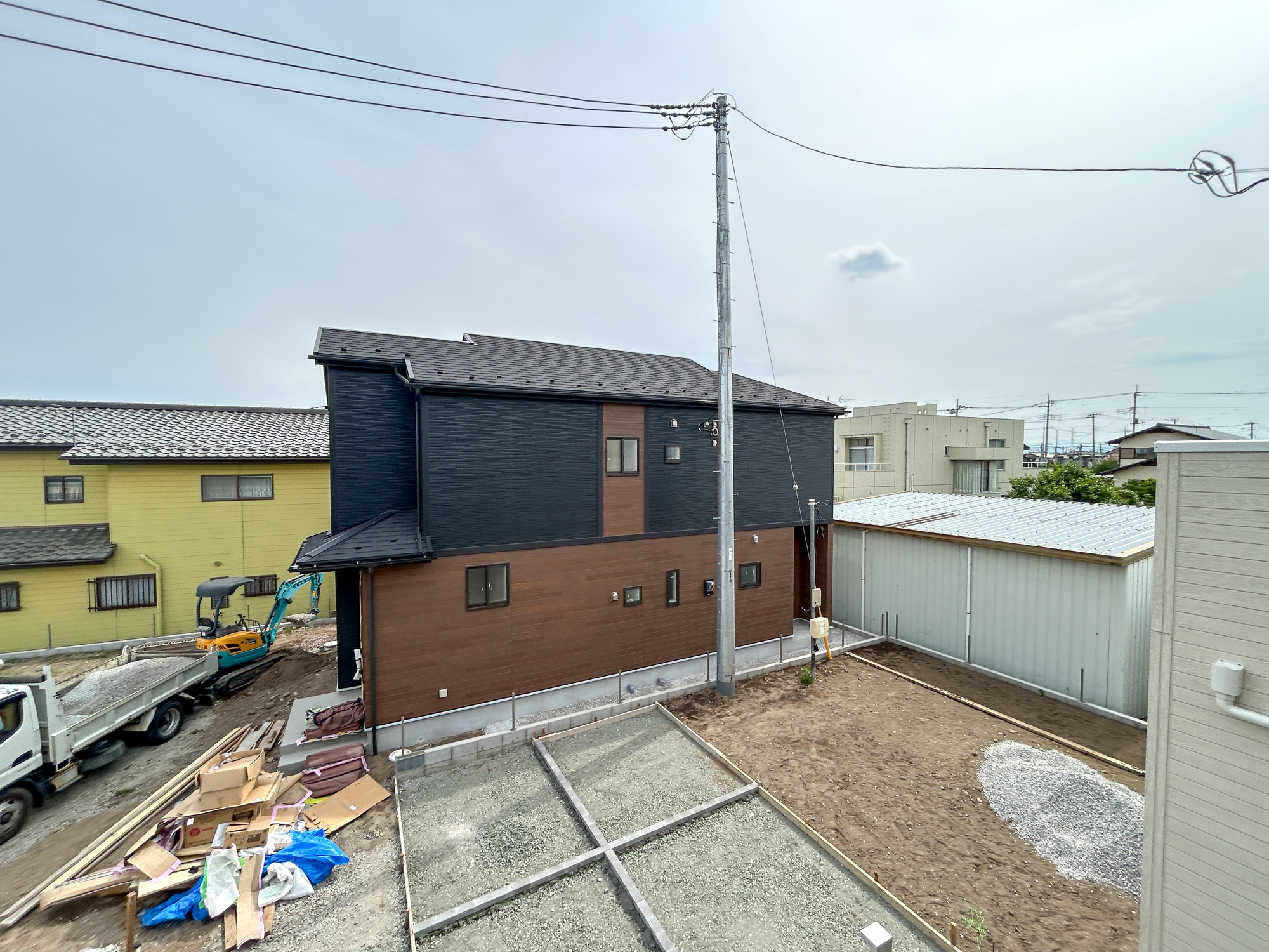 前橋市龍蔵寺町　新築住宅全3棟の展望|閑静な住宅地で子育て家族にピッタリ。毎日のお散歩も快適な緑に恵まれたエリアで、自然に包まれた穏やかな暮らしを実現するための、ゆとりある住環境が整っています。緑の潤いを感じながらホッと生活できそう。