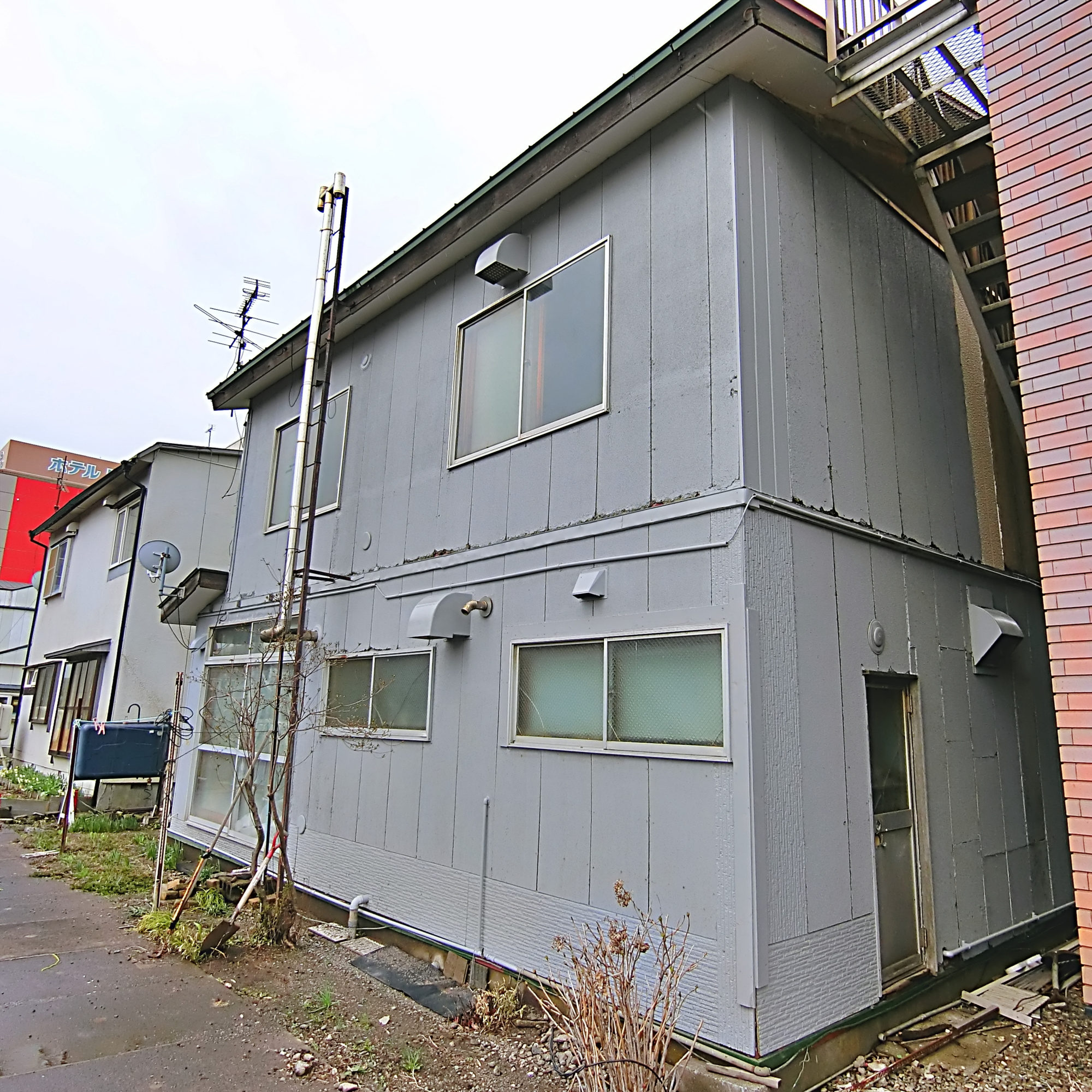 室蘭市中島町3丁目23-8_店舗付共同住宅の外観