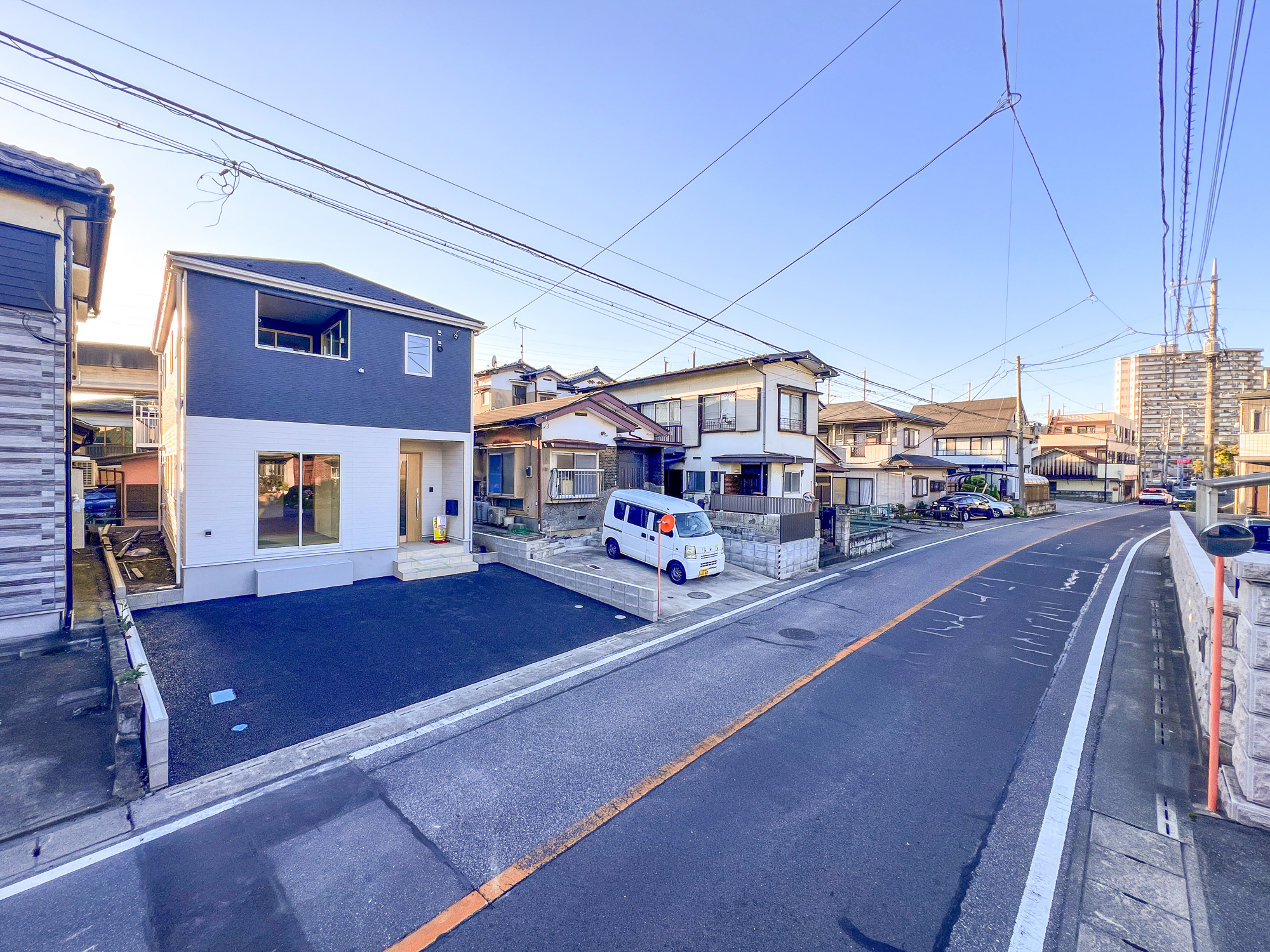 宇都宮市簗瀬３丁目の新築一戸建の前面道路含む現地写真|閑静な住宅地で子育て家族にピッタリ。毎日のお散歩も快適な緑に恵まれたエリアで、自然に包まれた穏やかな暮らしを実現するための、ゆとりある住環境が整っています。