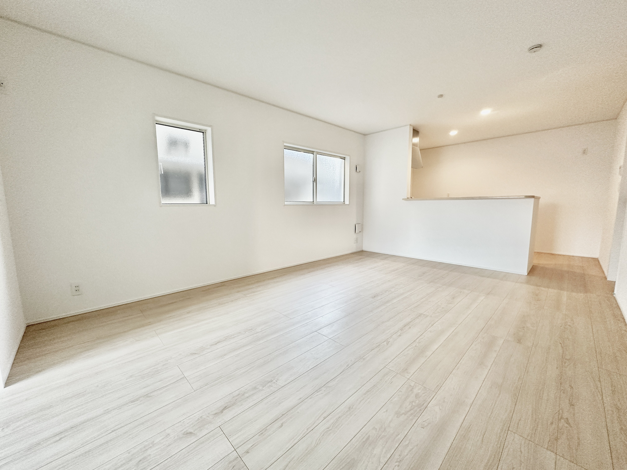 宇都宮市簗瀬３丁目の新築一戸建の居間・リビング|室内にいても、たっぷりの陽光と爽やかな風を感じて頂ける、開放感あふれるリビングです。
ご家族と穏やかに過ごす、心地の良い時間が流れます。