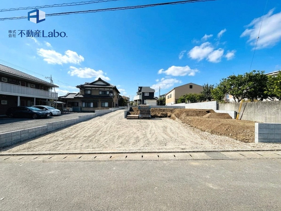 ハートフルタウン　沼津市岡宮1316番　全2棟　の前面道路含む現地写真