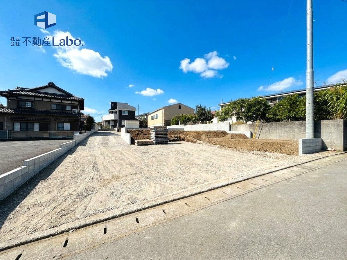 ハートフルタウン　沼津市岡宮1316番　全2棟　の前面道路含む現地写真