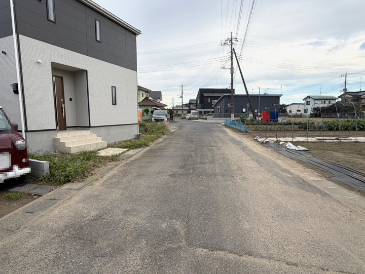 常総市本石下　2号棟　前面道路含む現地写真