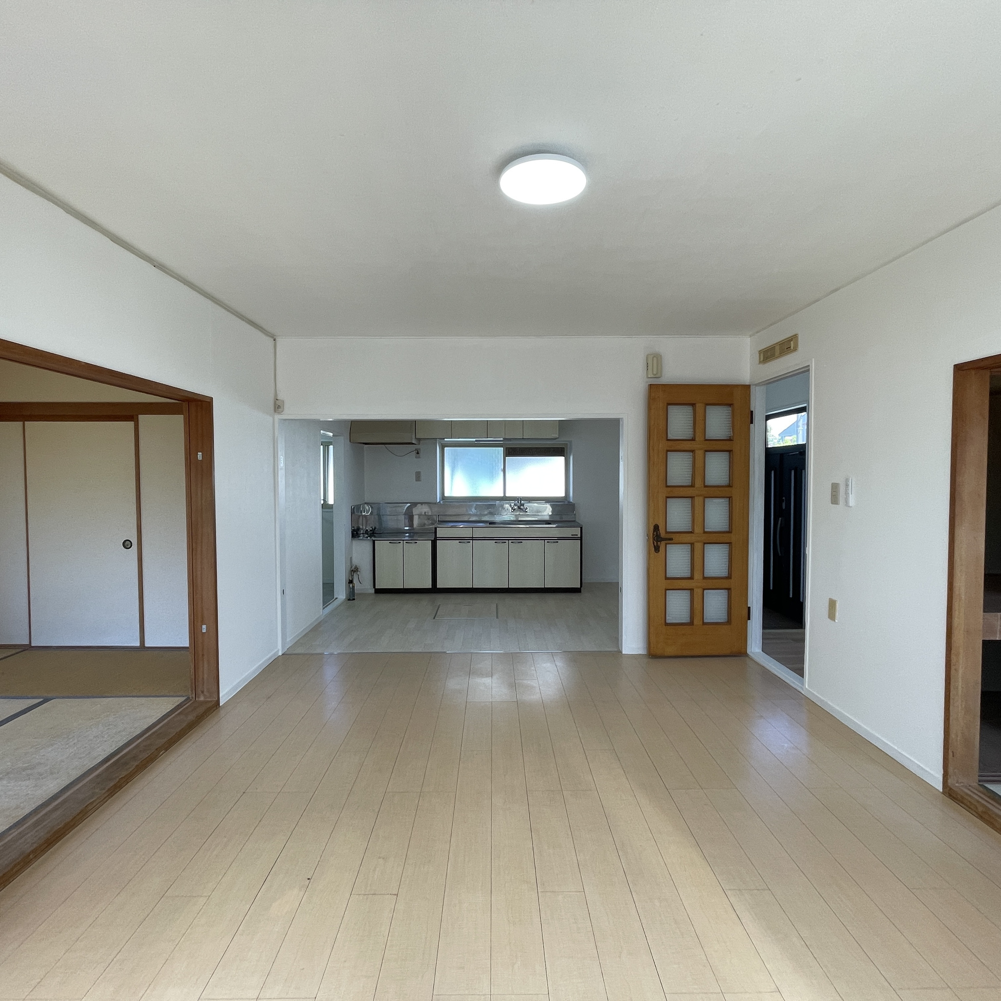 登別市千歳町4丁目5-22　中古住宅の居間・リビング