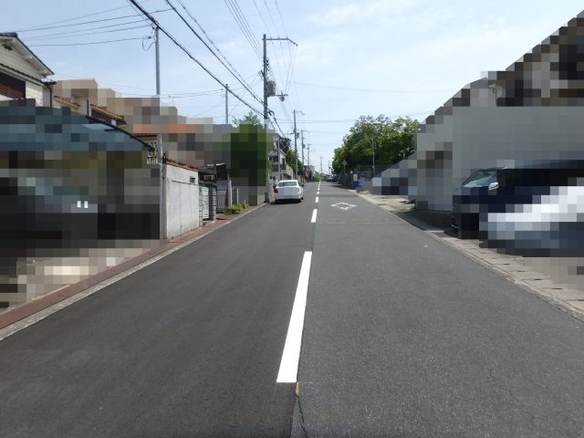 東落合３丁目土地　の前面道路含む現地写真|南東側道路幅員：約8.1ｍ
