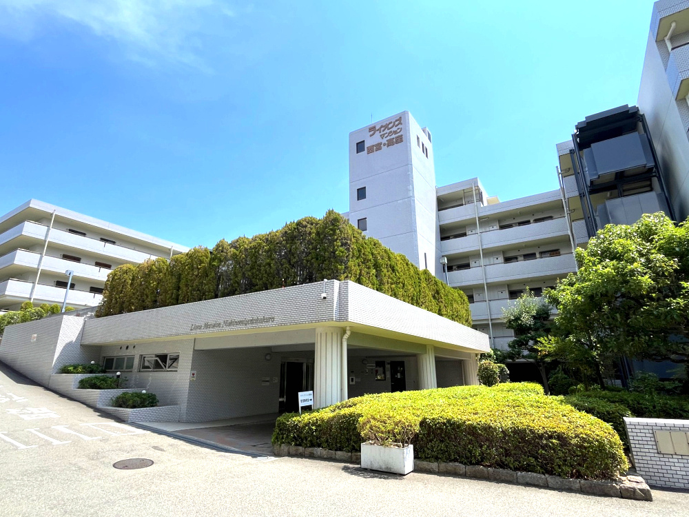 ライオンズマンション西宮高座Ｂ棟の外観
