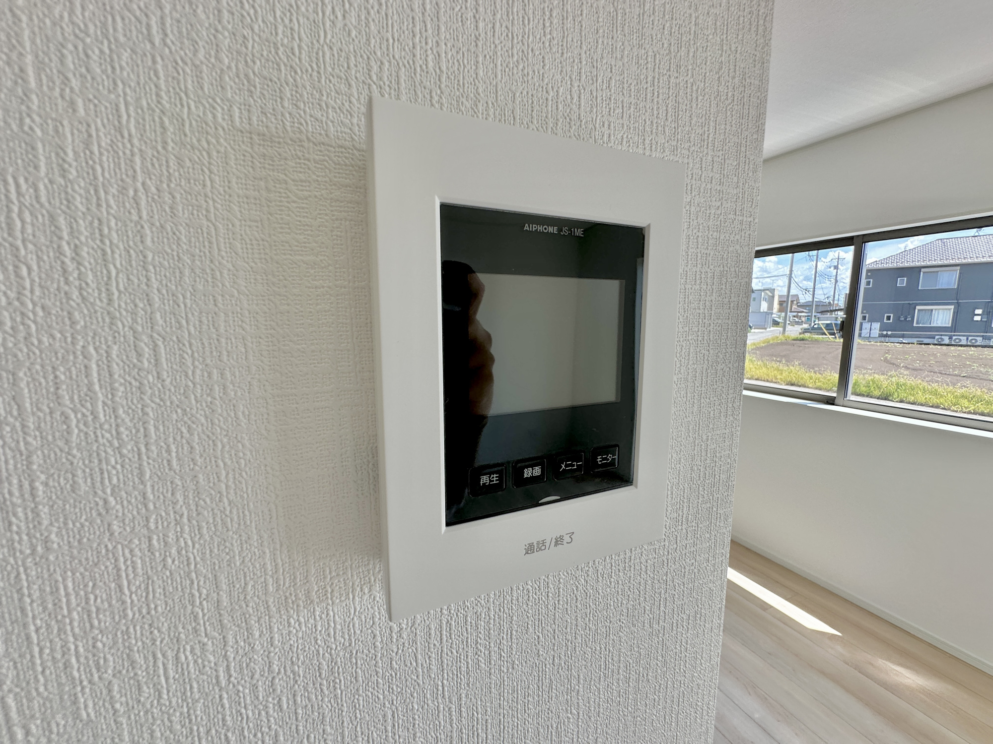 真岡市荒町３丁目の新築一戸建のセキュリティ|【同社施工例】TVモニタ付きのインターフォンには録画機能もあるので外出時誰が来たのか確認できます♪ 防犯機能も高く、今では必需品です！