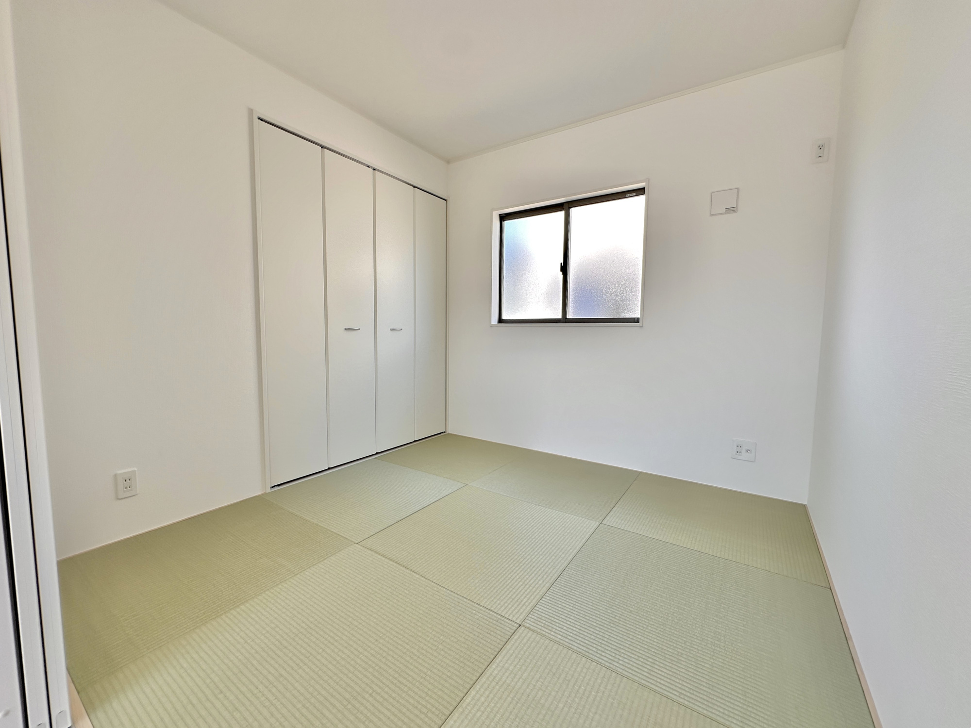 宇都宮市中岡本町第１１　新築住宅全３棟の和室|【同社施工例】落ち着いた雰囲気の畳部屋♪

