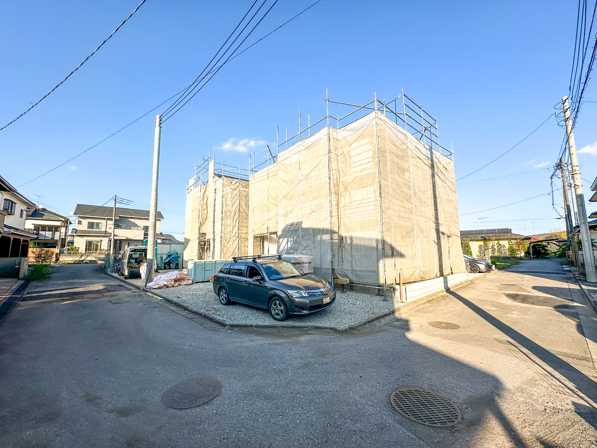 高根沢町宝積寺第１８　新築住宅全３棟の前面道路含む現地写真|閑静な住宅地で子育て家族にピッタリ。毎日のお散歩も快適な緑に恵まれたエリアで、自然に包まれた穏やかな暮らしを実現するための、ゆとりある住環境が整っています。

