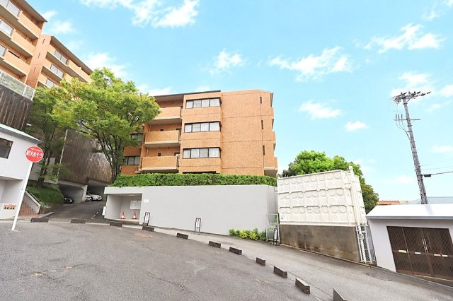 ライオンズマンション宝塚売布A棟の外観|外観は落ち着いています