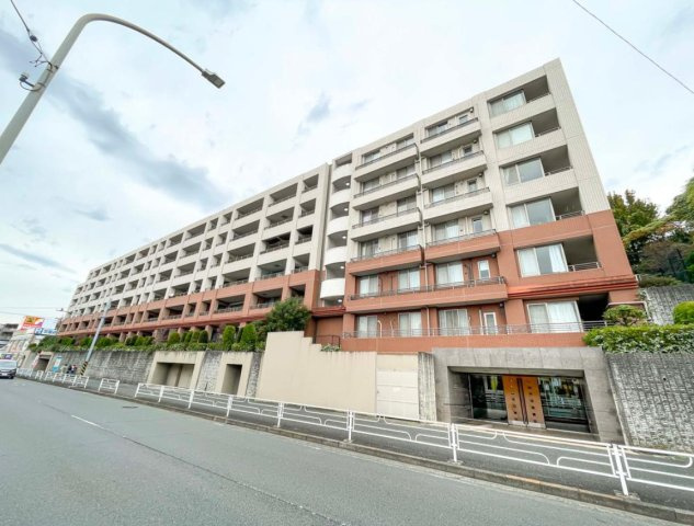 クレッセント青葉台の丘の外観