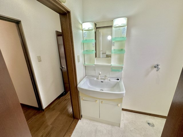 玉村町五料　中古住宅の独立洗面台|美品でまだまだ使用できますがリフォーム相談も承ります!