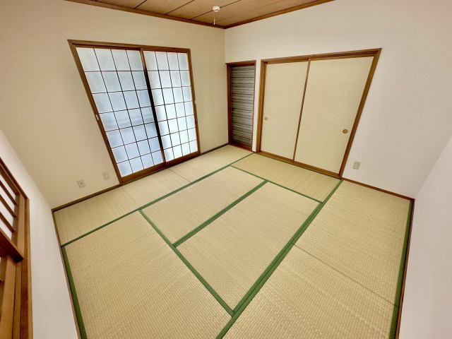 玉村町五料　中古住宅の和室|収納もついた8畳間です!!