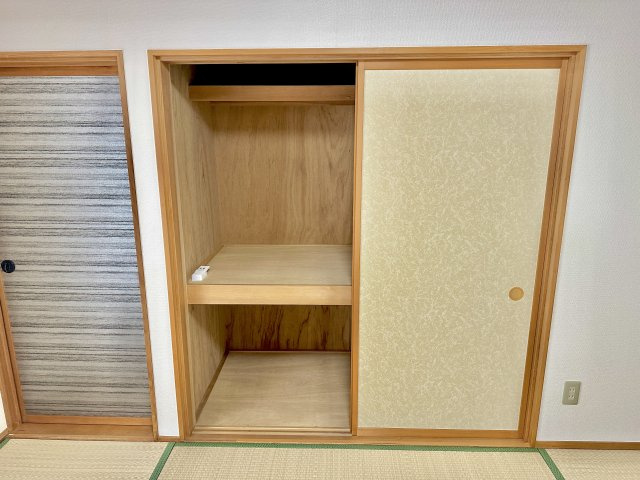 玉村町五料　中古住宅の収納|枕棚・中段棚施工済みでお布団などの整頓がしやすいです!