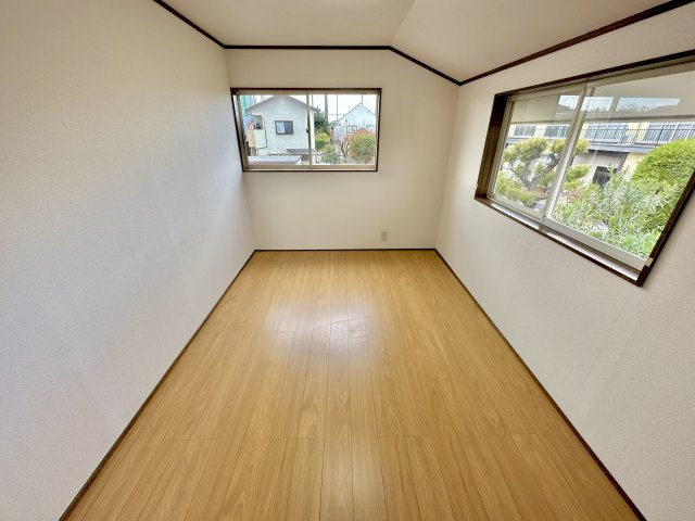 玉村町五料　中古住宅の子供部屋|2面採光で明るいお部屋になります。