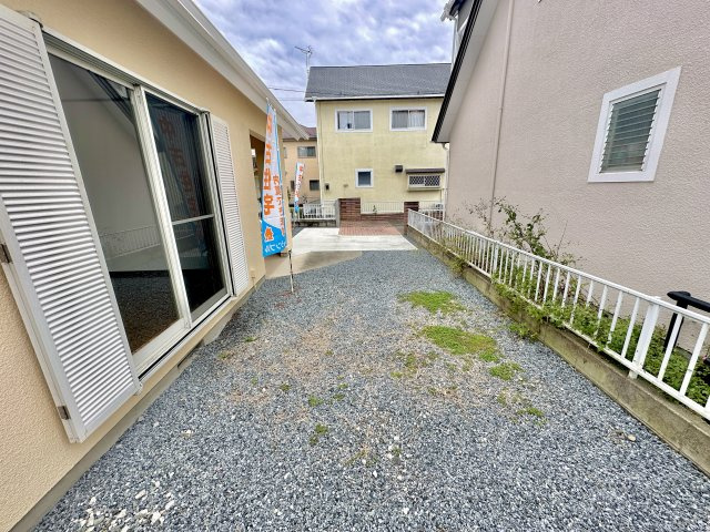 玉村町五料　中古住宅の庭|砂利敷きでお手入れ不要です。