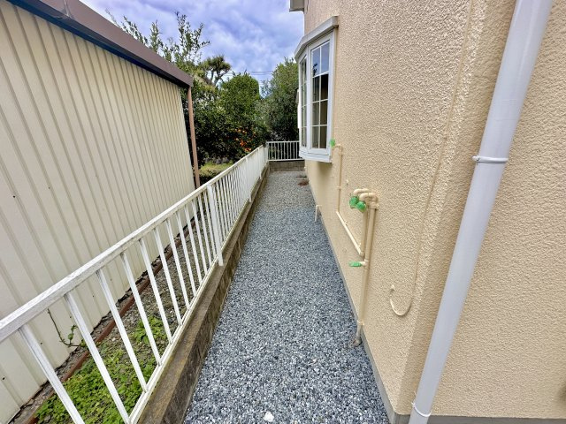 玉村町五料　中古住宅の庭|家回りも砂利施工済み。