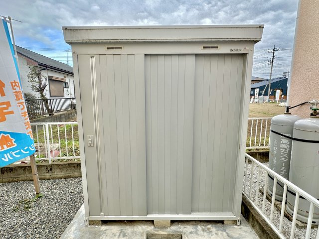 玉村町五料　中古住宅の設備|物置もあるのでタイヤなどの収納場所に困りません。