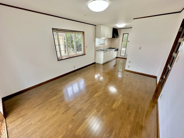 玉村町五料　中古住宅の居間・リビング|リフォーム済みで綺麗になっております!