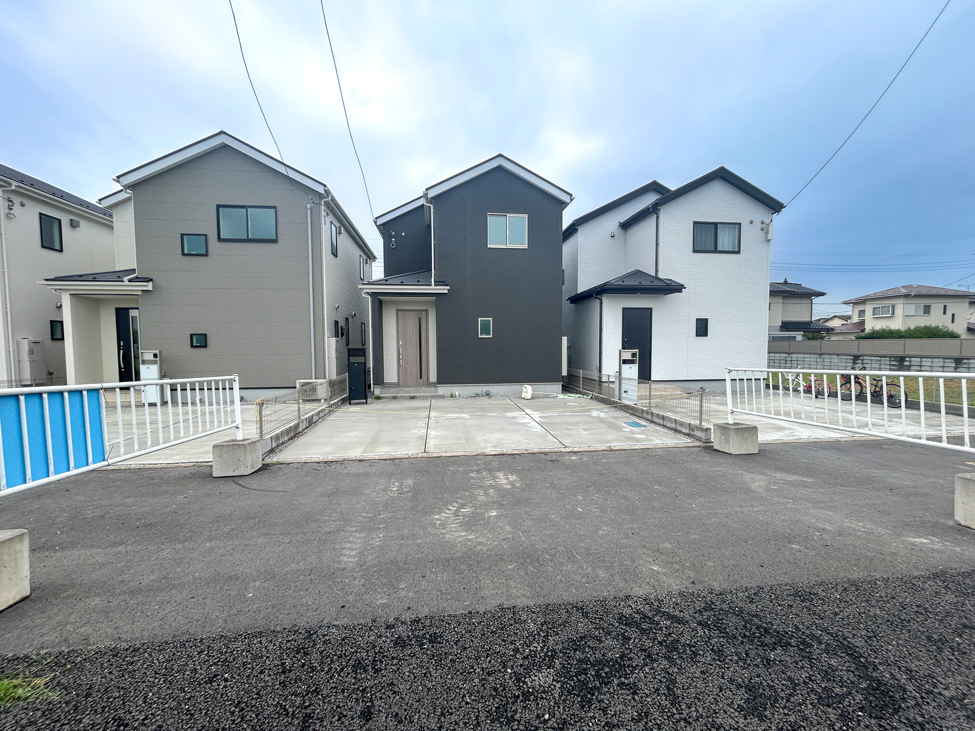玉村町斎田第２期　新築住宅全7棟の駐車場|駐車スペース3台以上♪
