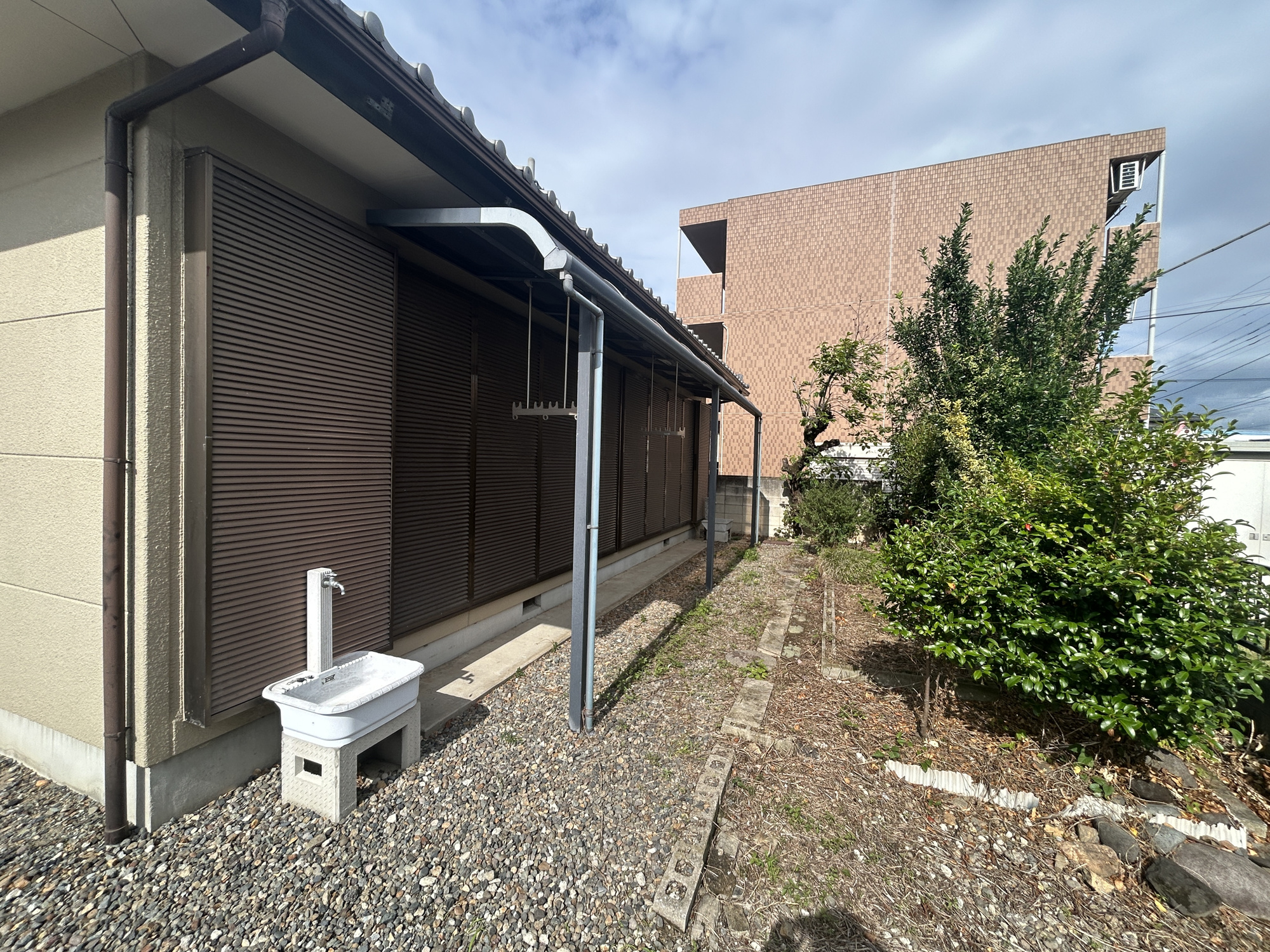 伊勢崎市堀口町1期　中古物件の庭|雨戸付き