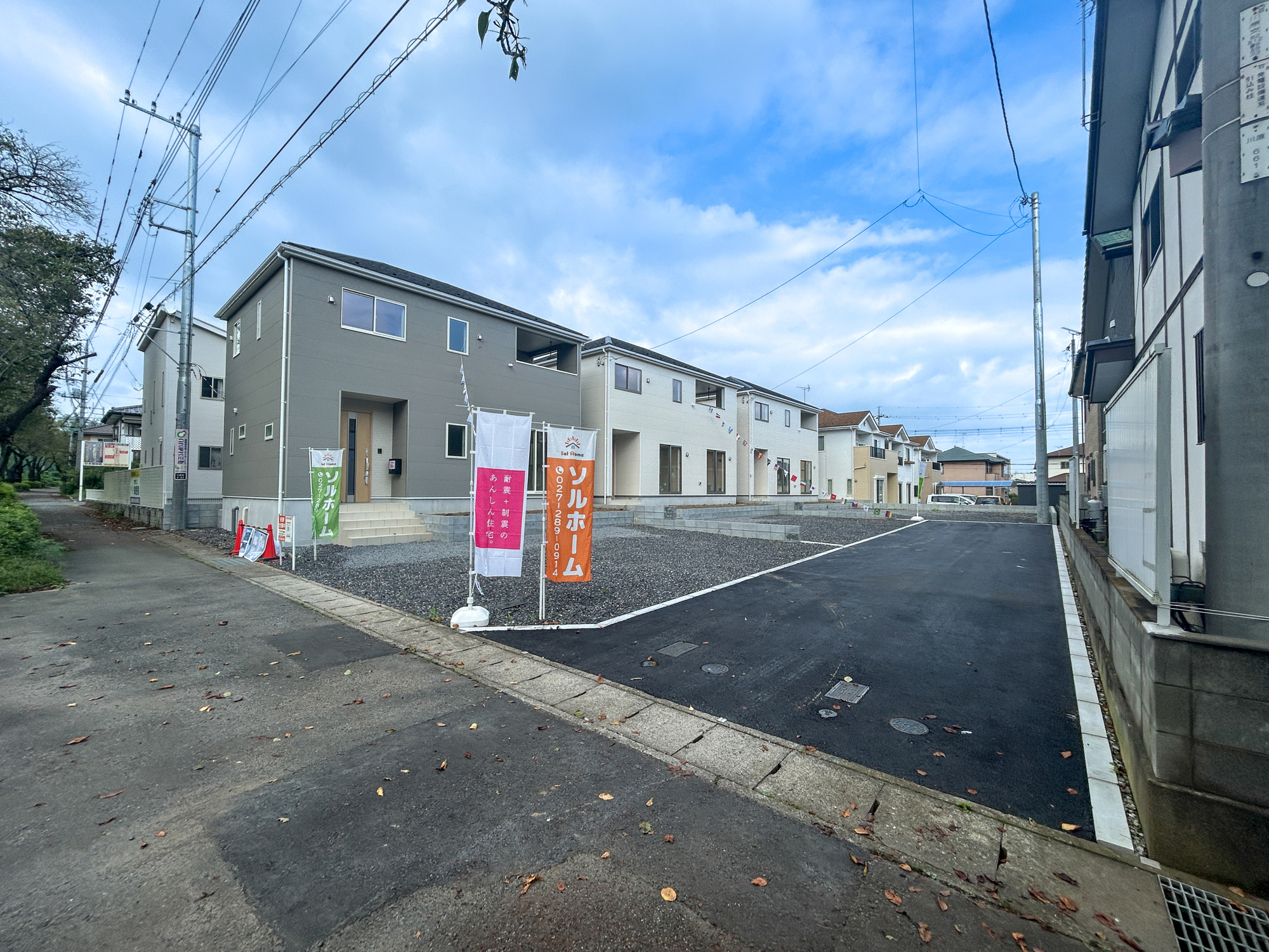 前橋市川原町第4　新築住宅全3棟の前面道路含む現地写真|閑静な住宅地で子育て家族にピッタリ。毎日のお散歩も快適な緑に恵まれたエリアで、自然に包まれた穏やかな暮らしを実現するための、ゆとりある住環境が整っています。


