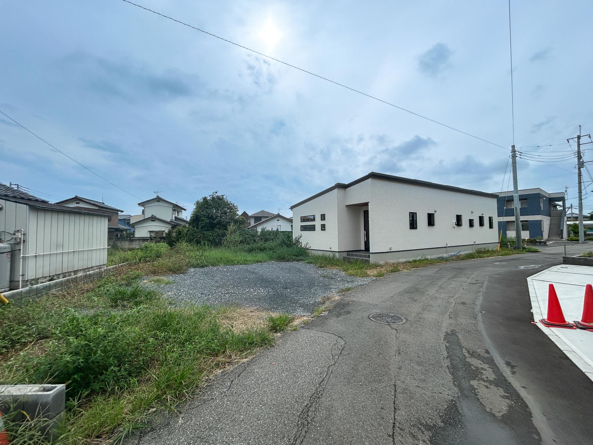 前橋市駒形町　新築住宅全1区画の前面道路含む現地写真|閑静な住宅地で子育て家族にピッタリ。毎日のお散歩も快適な緑に恵まれたエリアで、自然に包まれた穏やかな暮らしを実現するための、ゆとりある住環境が整っています。
